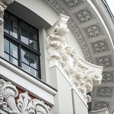 Centrally Located Overlooking Vermanes Park * Riga