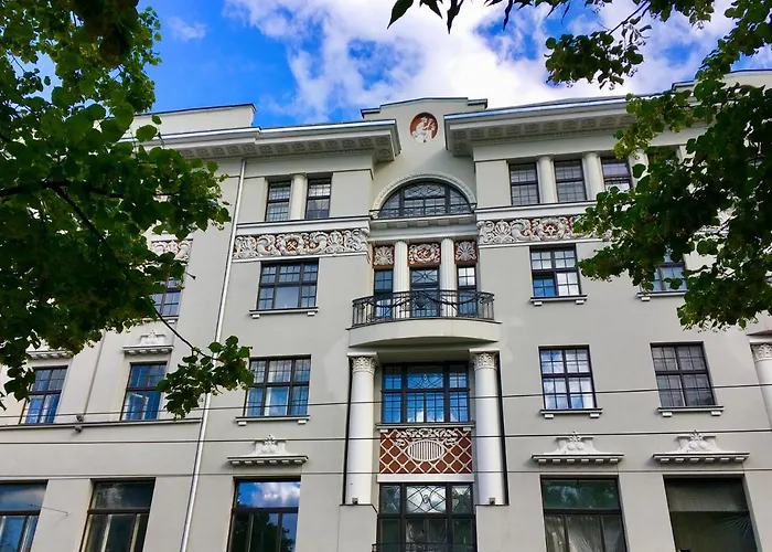 Centrally Located Overlooking Vermanes Park * Riga