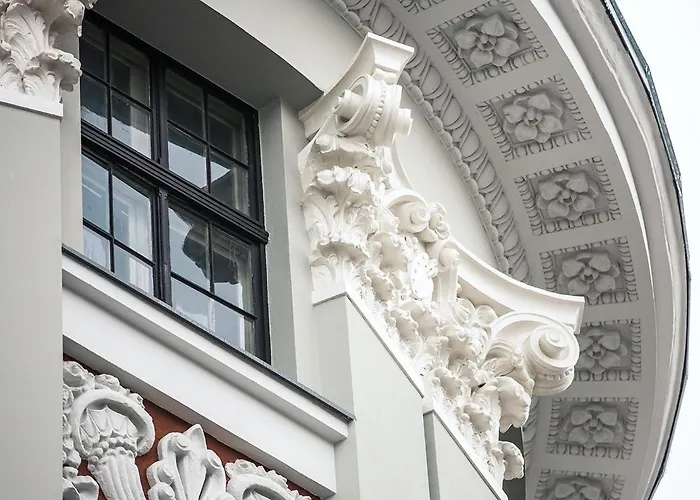 Centrally Located Overlooking Vermanes Park * Riga